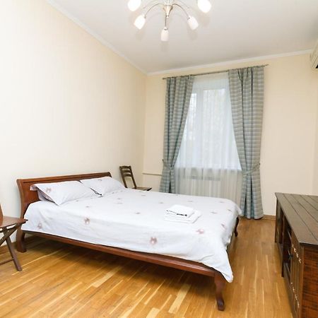 Квартира В Тихом Месте Шумного Мегаполиса Apartment Kiev Bagian luar foto