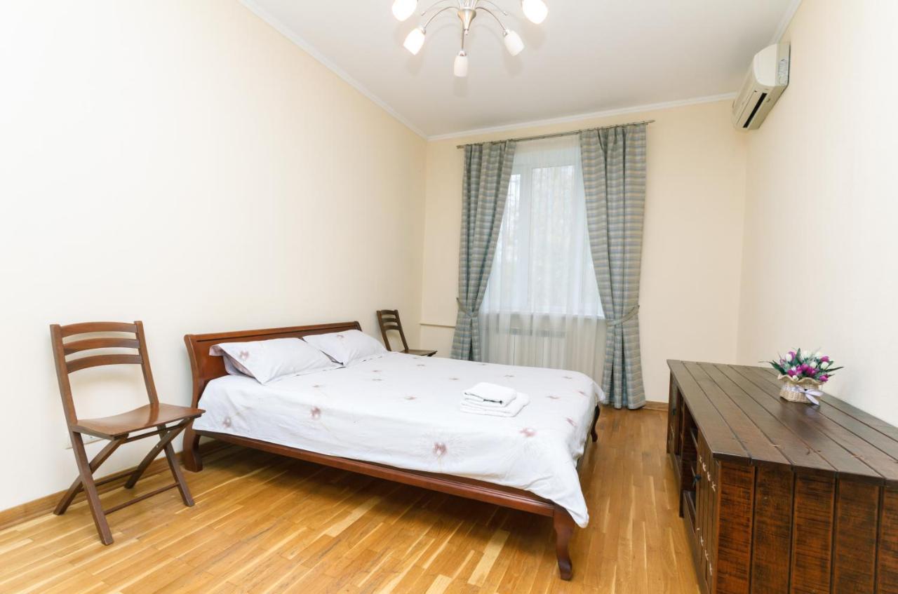 Квартира В Тихом Месте Шумного Мегаполиса Apartment Kiev Bagian luar foto