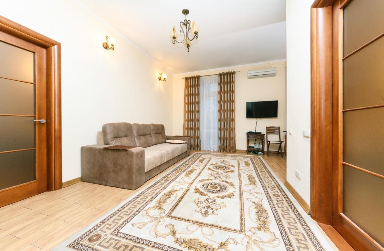 Квартира В Тихом Месте Шумного Мегаполиса Apartment Kiev Bagian luar foto